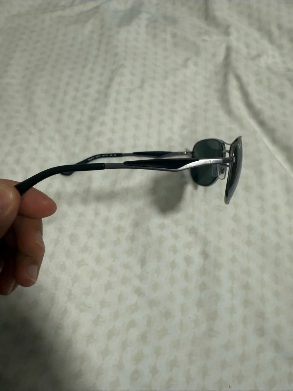 Ray Ban RB3519 Sunglasses. Black Frame Green Polarized Lenses. Comes with case